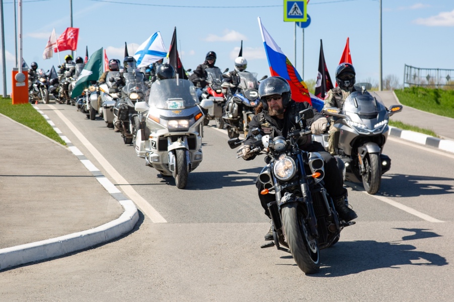 «Ночные волки»: байкеры всероссийского мотоклуба приехали в Тулу отдать дань памяти героям войны