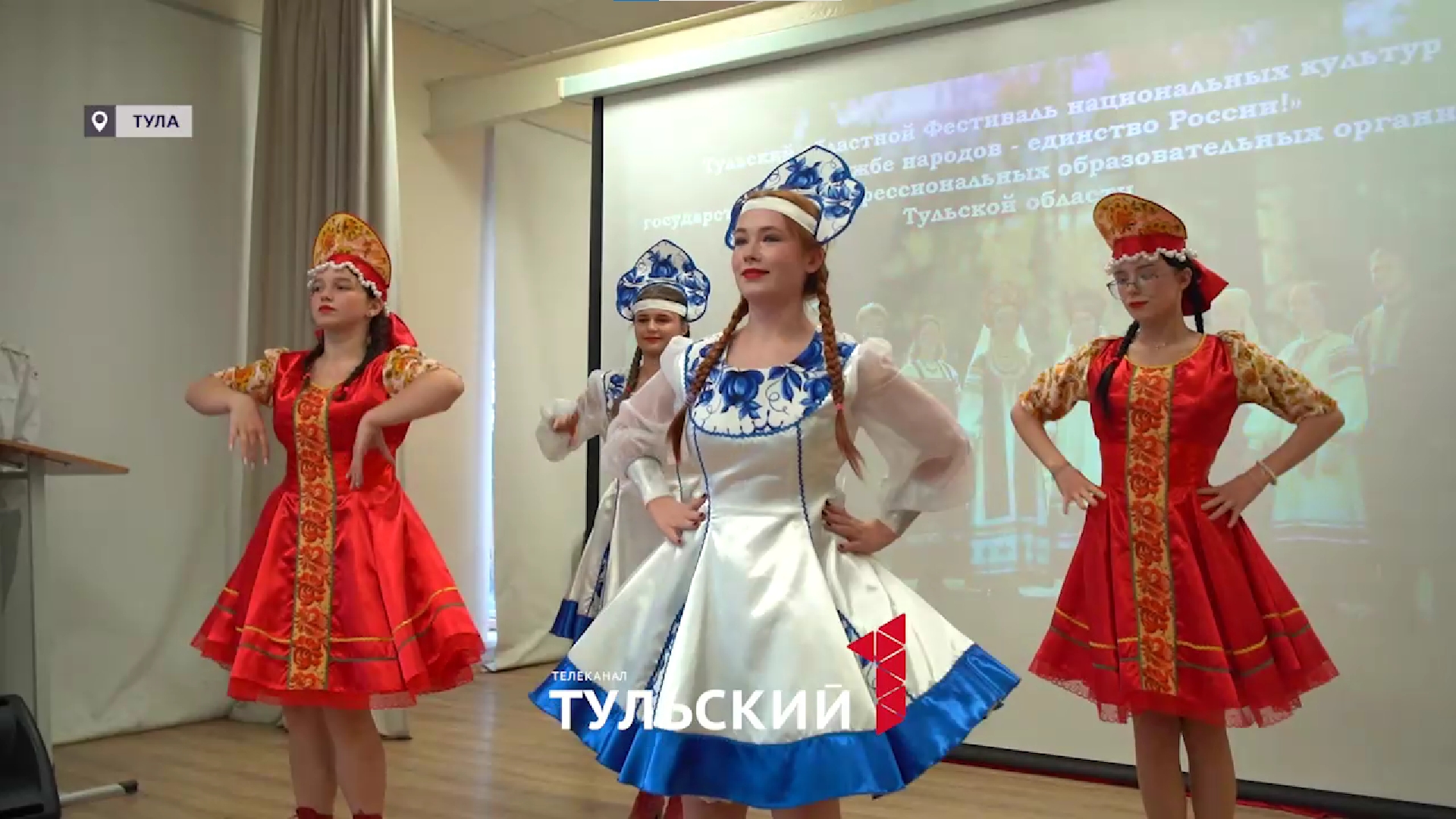 Народы России объяснили, что означают цвета их национальных костюмов