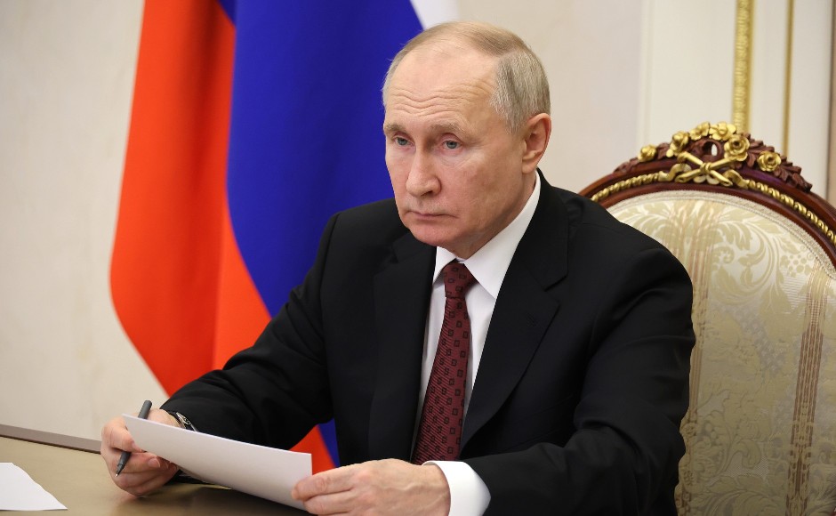 Владимир Путин поручил расширить семейную ипотеку
