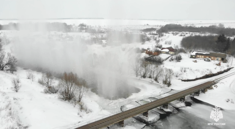 В Тульской области начали взрывать лед на реках