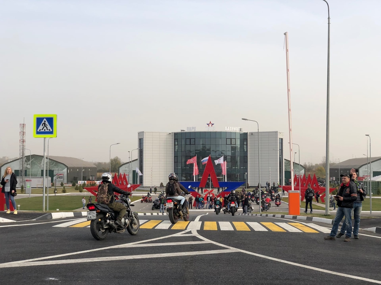 Несколько сотен байкеров закрыли мотосезон в Туле