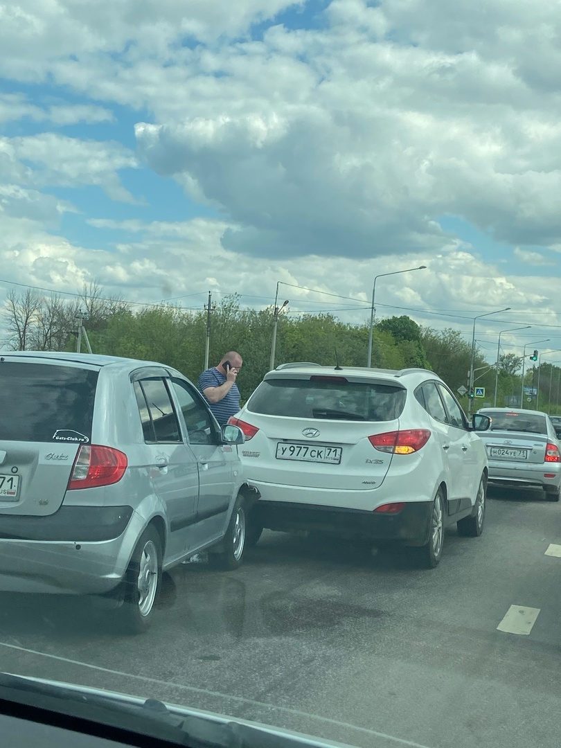 В Киреевском районе две машины столкнулись посреди дороги