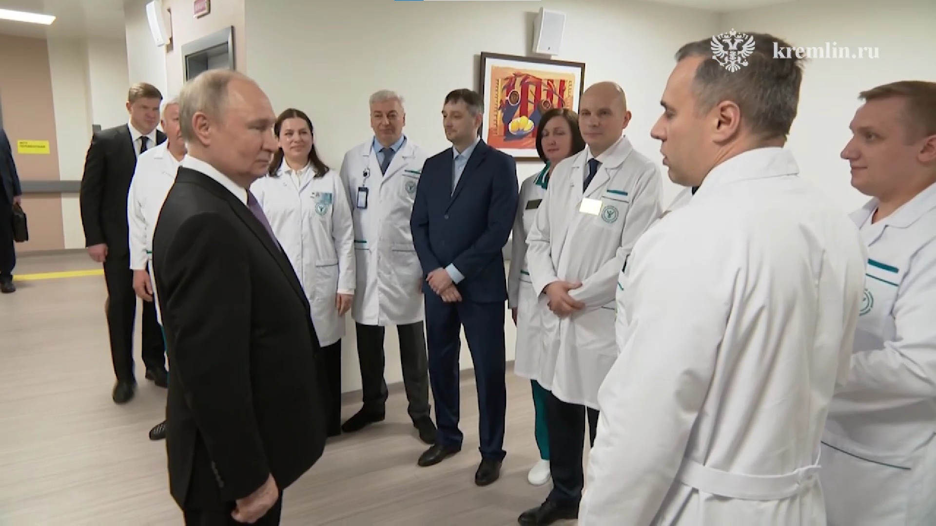 Владимир Путин встретился с персоналом нового онкоцентра в Туле