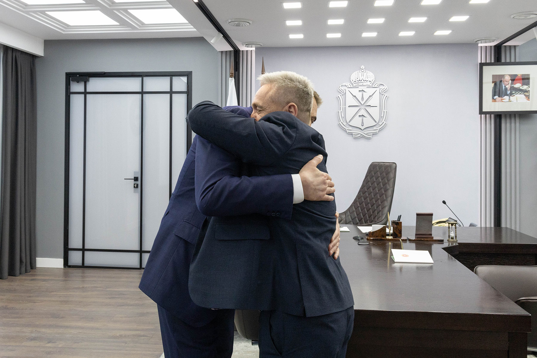 Алексей Дюмин встретился с Игорем Цховребовым, который решил пойти на СВО