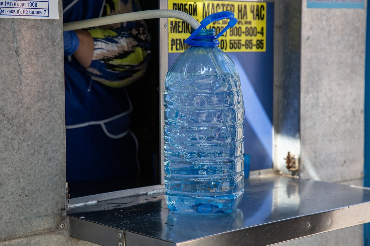 Пьяный житель Тульской области подрался с автоматом для продажи воды