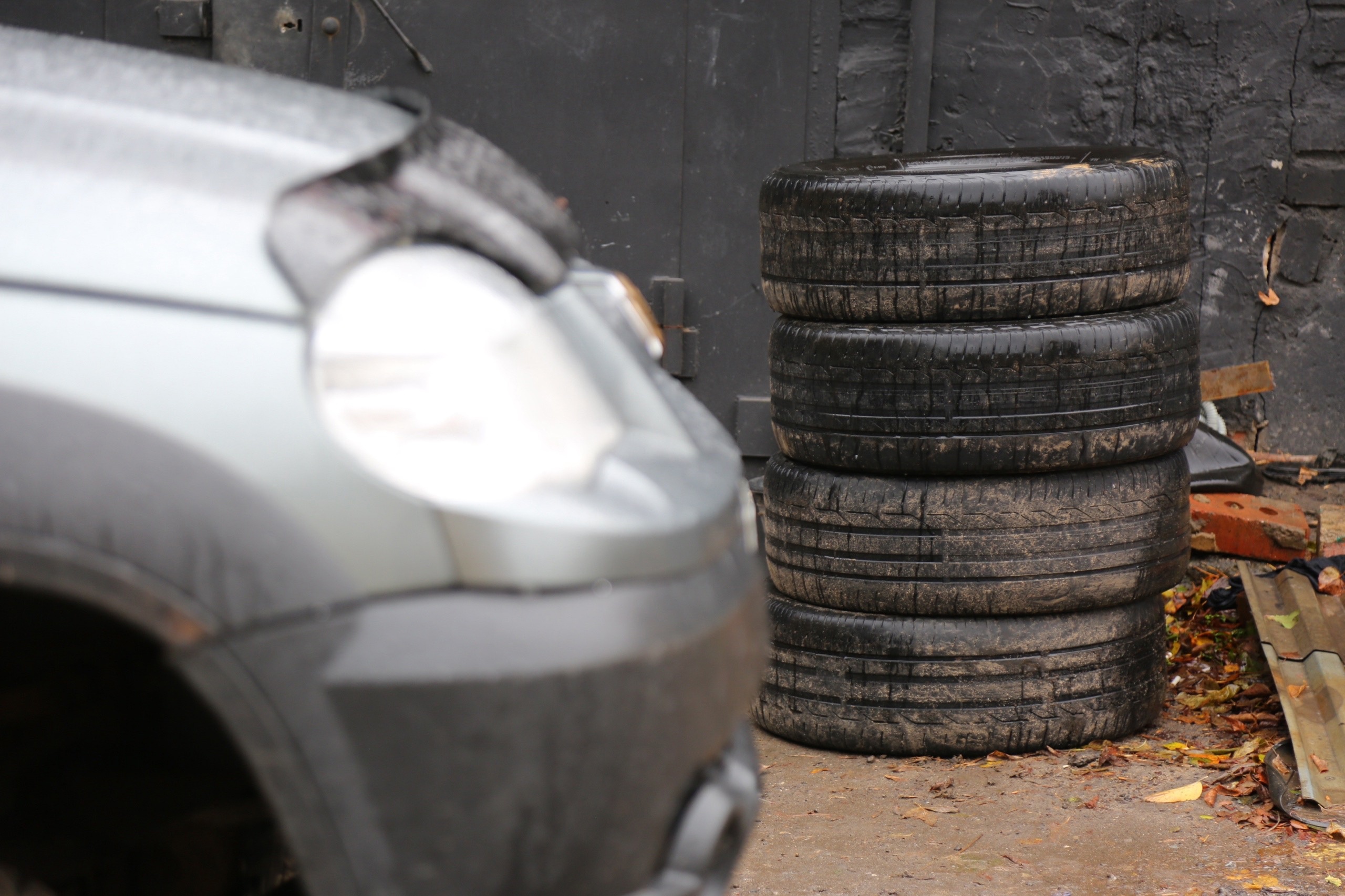В Туле двое молодых людей попались на краже автомобильных колес