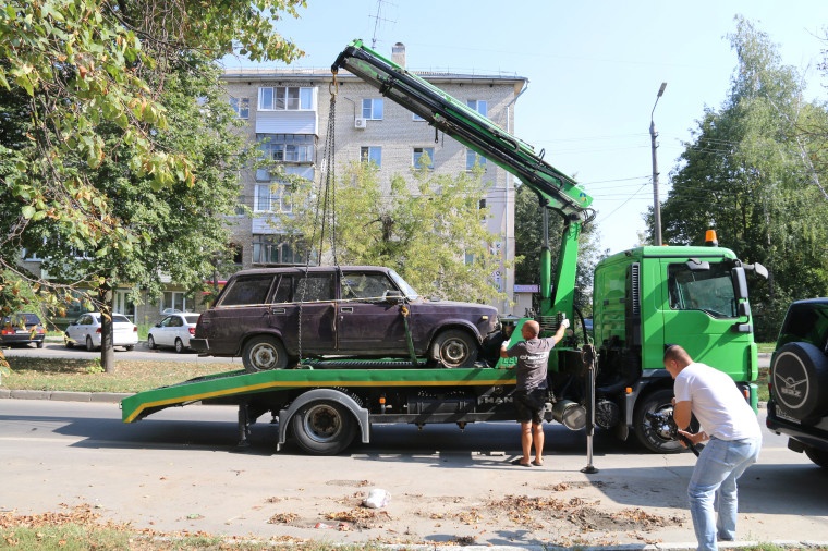 С улиц Тулы эвакуируют бесхозные автомобили