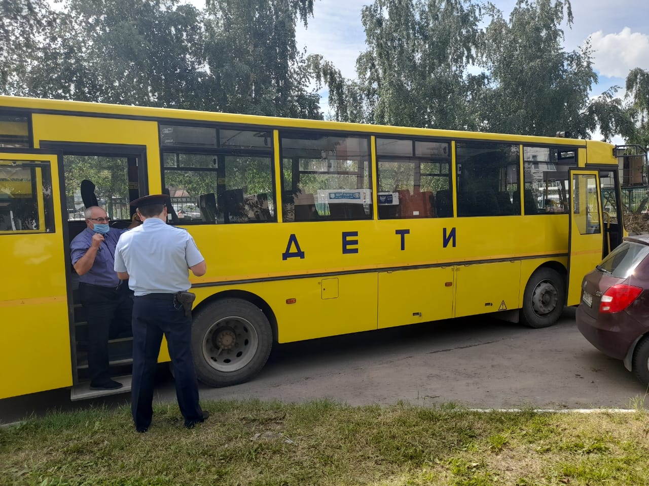 В Туле инспекторы ДПС проверили состояние школьных автобусов