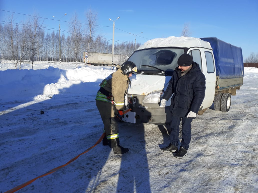 Под Тулой спасатели помогли замерзающим автолюбителям