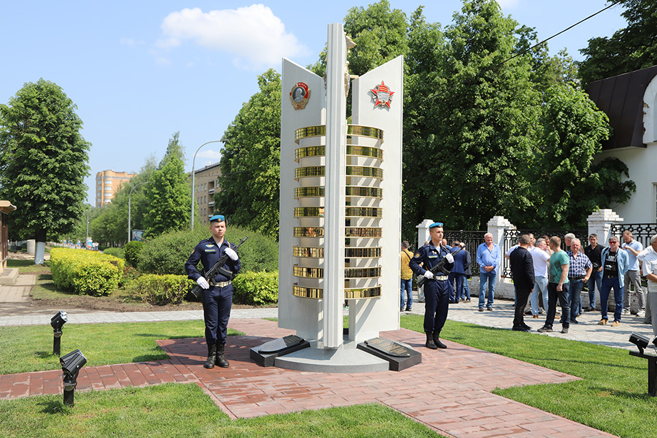 В Туле открыли памятную стелу в честь 150-летия основания артиллерийского училища