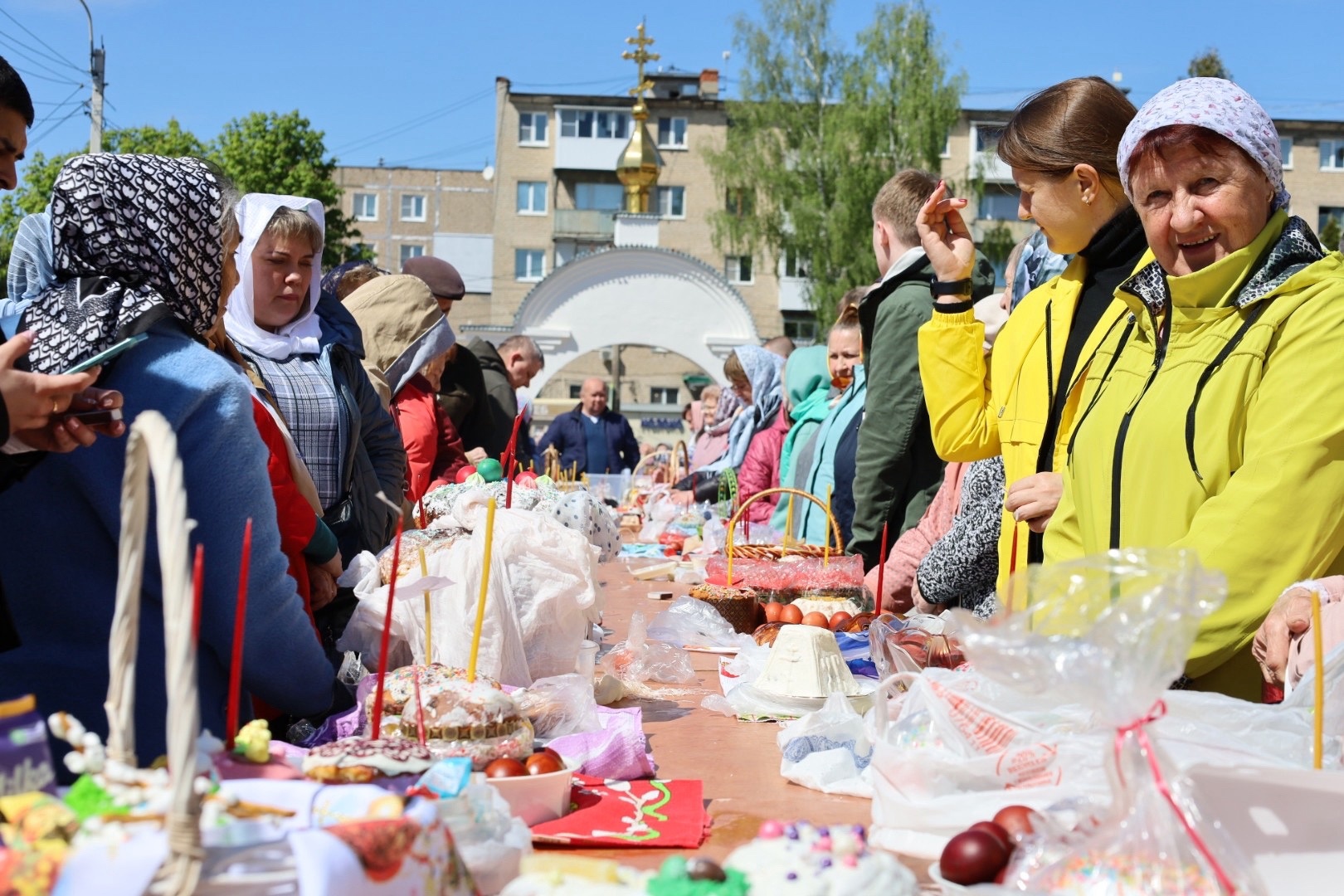 Жители Тульской области освещают куличи и яйца | 04.05.2024 | Тула -  БезФормата