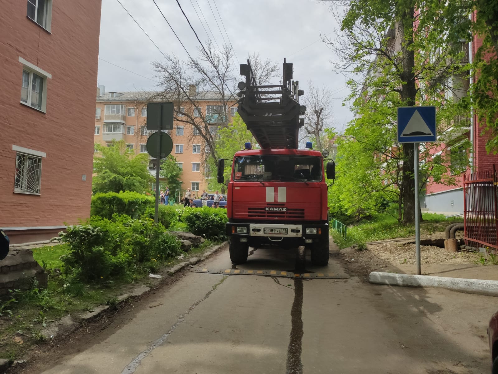 В Туле из горящего дома спасли 12 людей | 01.06.2022 | Тула - БезФормата