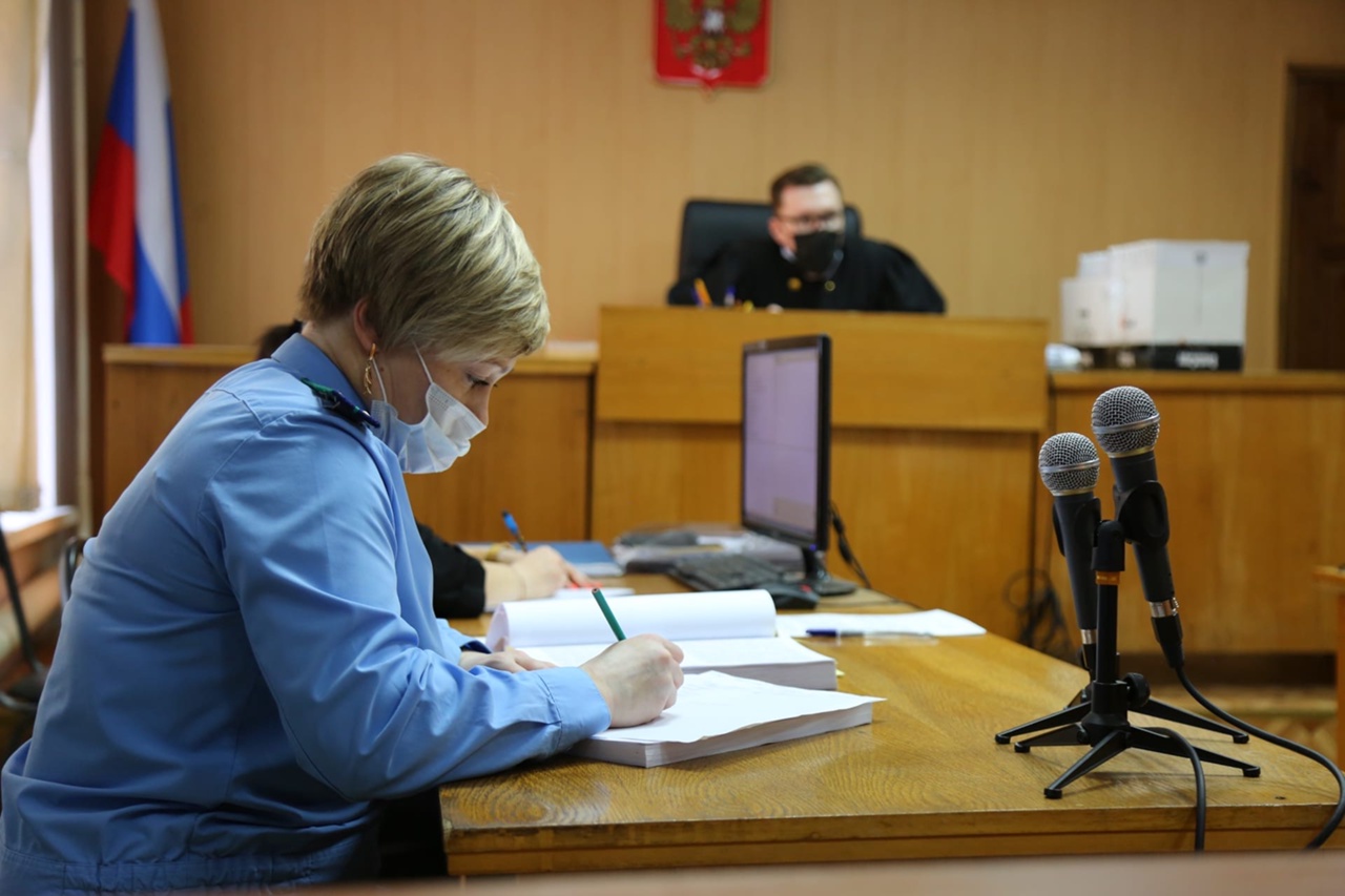 Адвокат женщина в суде в Туле.