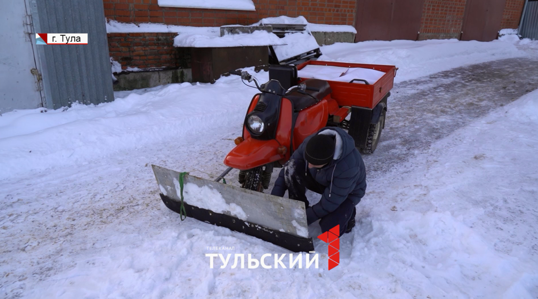 Снегоуборщик электрический, лопата. Снегоуборочная машина