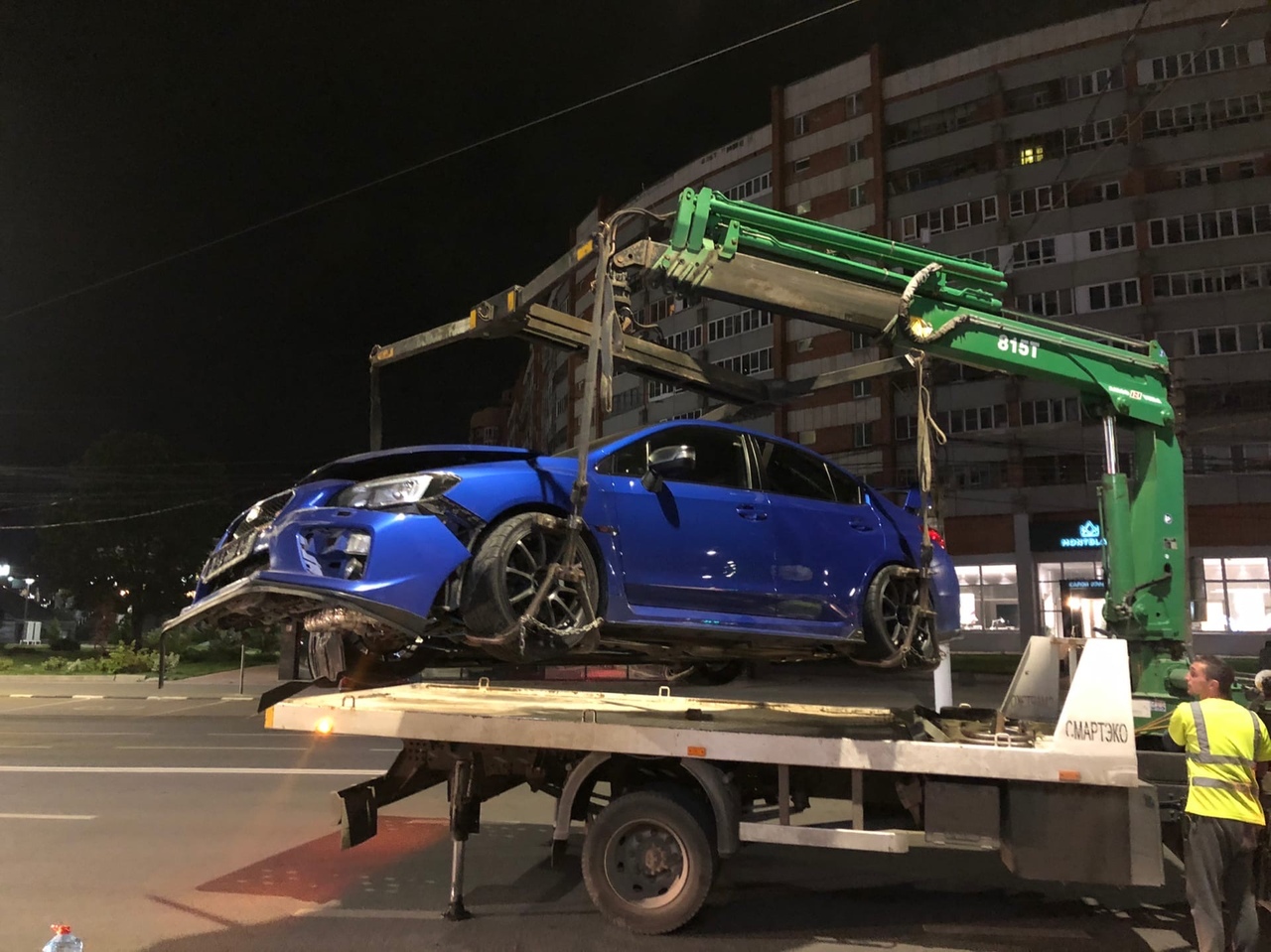 Ночью в Туле Subaru протаранил торговый павильон на Красноармейском  проспекте - Новости Тулы и области - 1tulatv