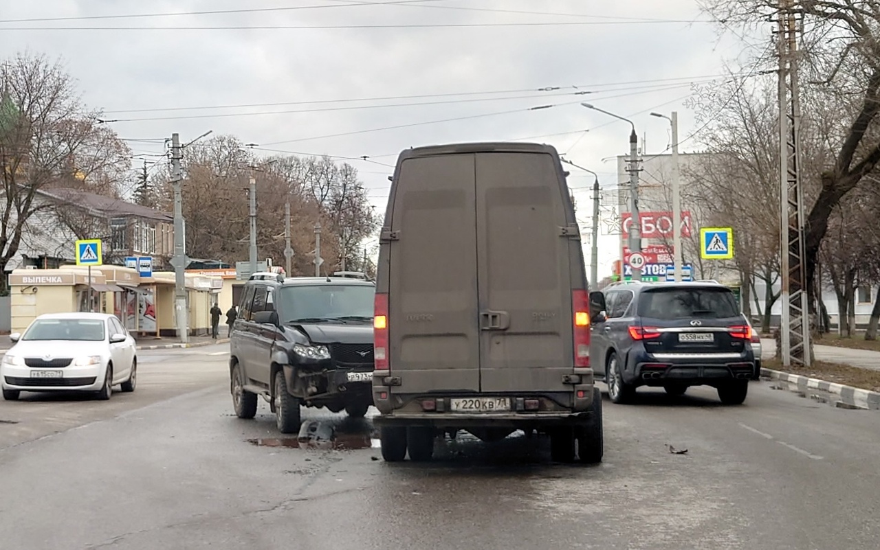 В Туле на улице Оборонной произошло массовое ДТП | 06.11.2021 | Тула -  БезФормата