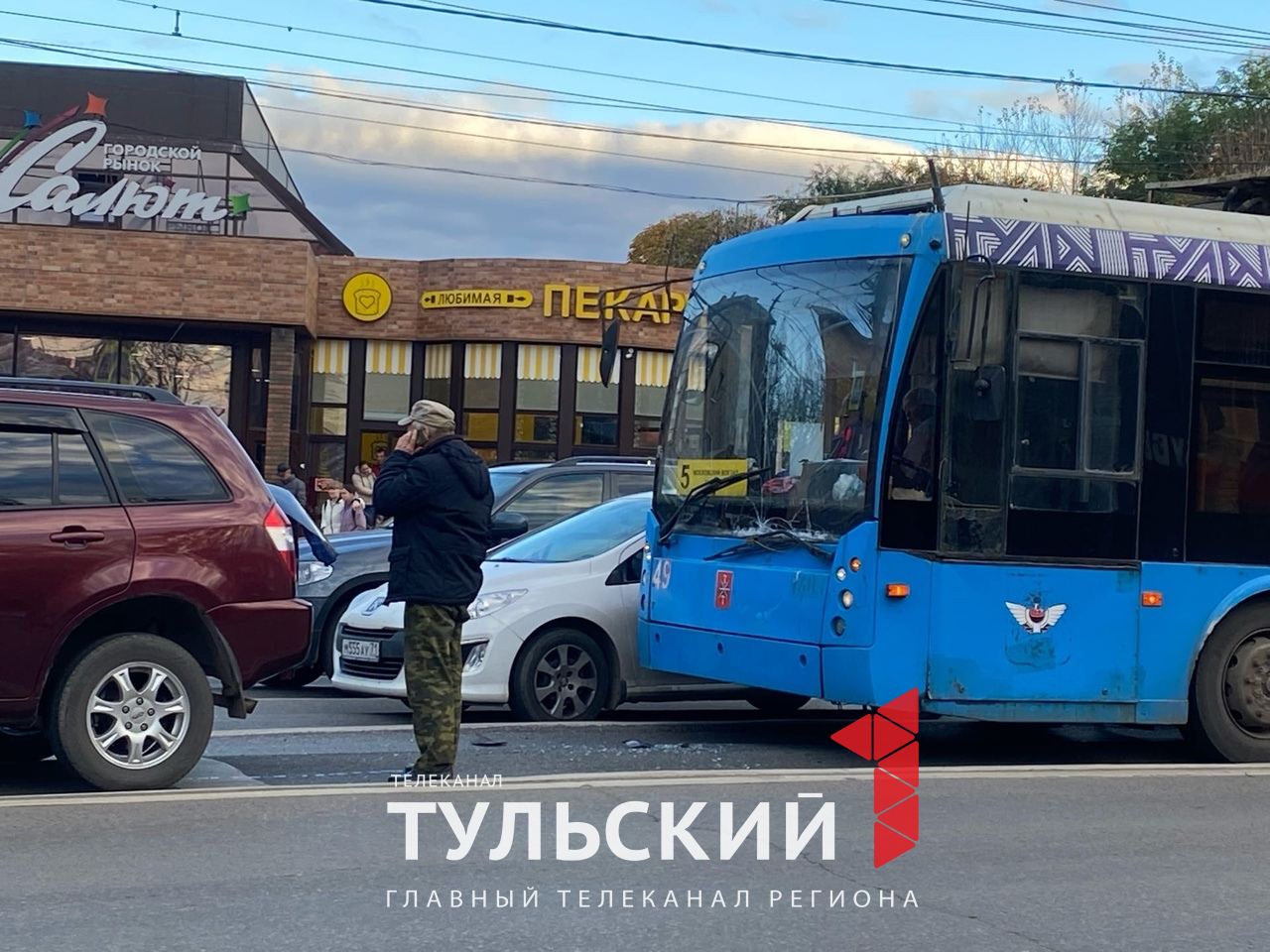 В Туле на проспекте Ленина столкнулись троллейбус и легковушка - Новости  Тулы и области - 1tulatv