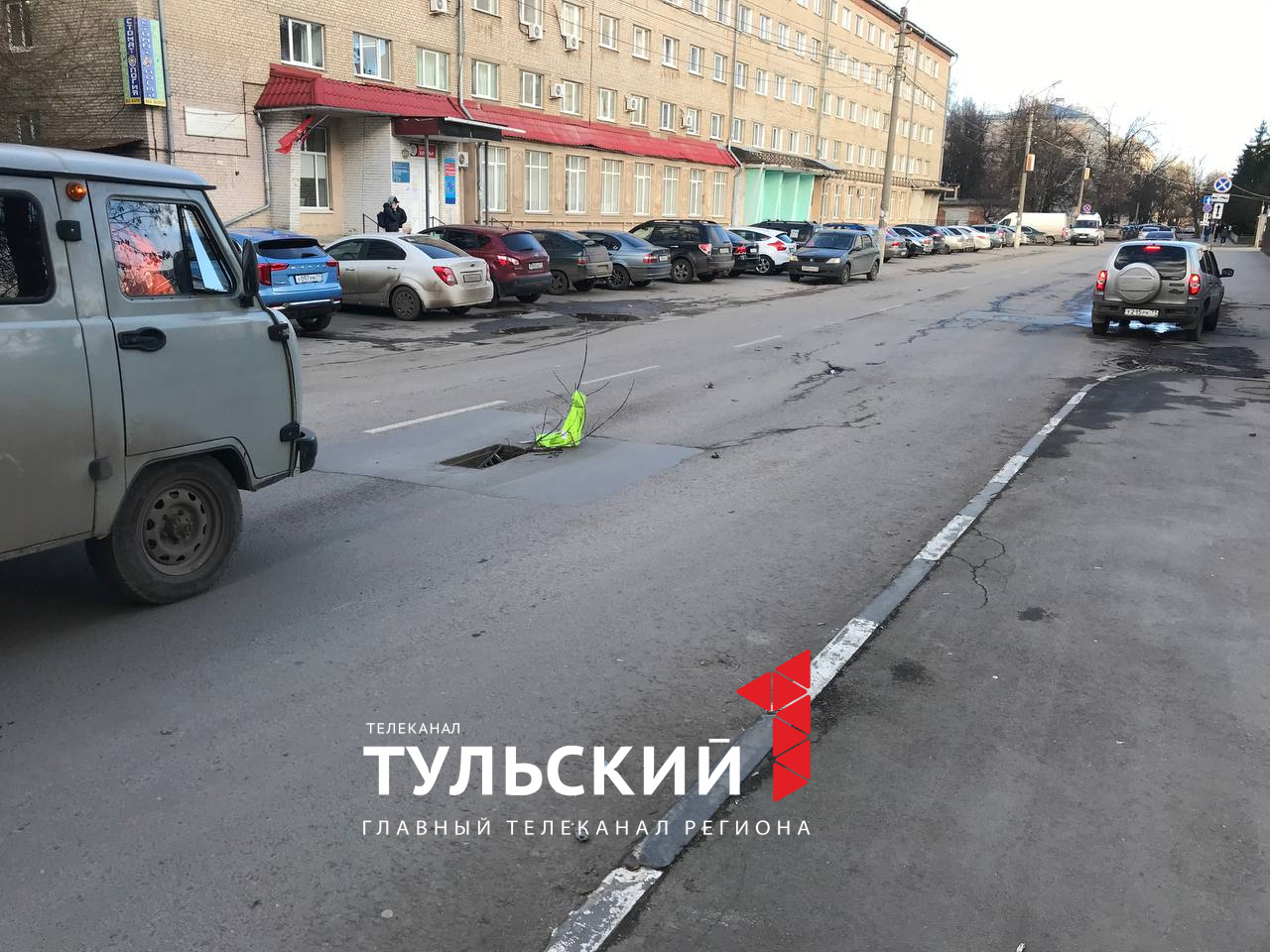 В Туле на дороге провалился люк ливневой канализации - Новости Тулы и  области - 1tulatv