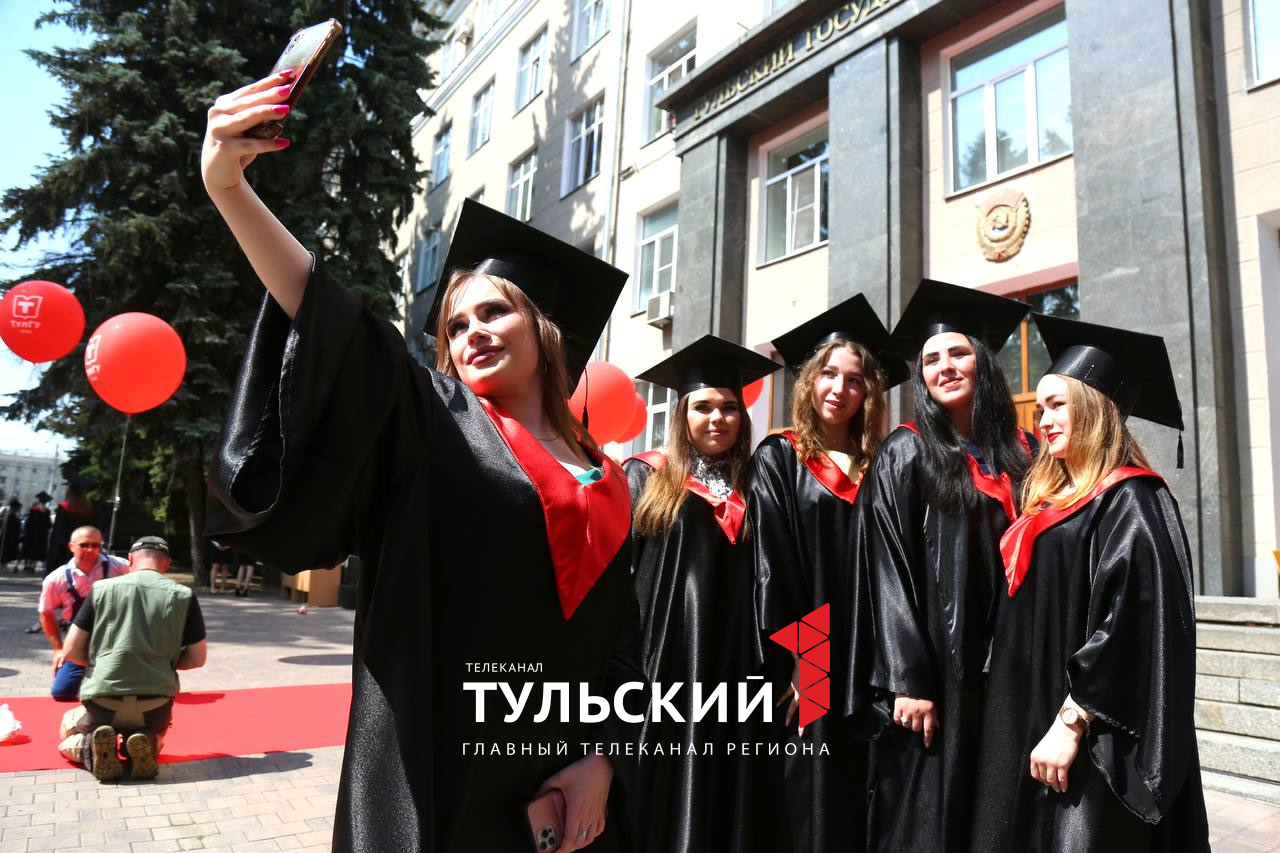 В Туле вручили красные дипломы магистрам ТулГУ: фоторепортаж | 07.07.2023 |  Тула - БезФормата