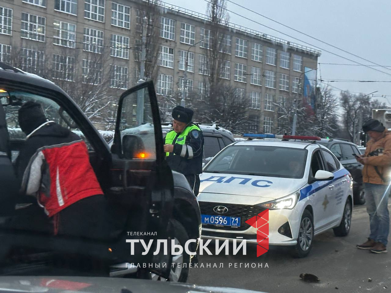 На проспекте Ленина в Туле столкнулись автомобиль Mitsubishi и «Газель» |  07.12.2023 | Тула - БезФормата