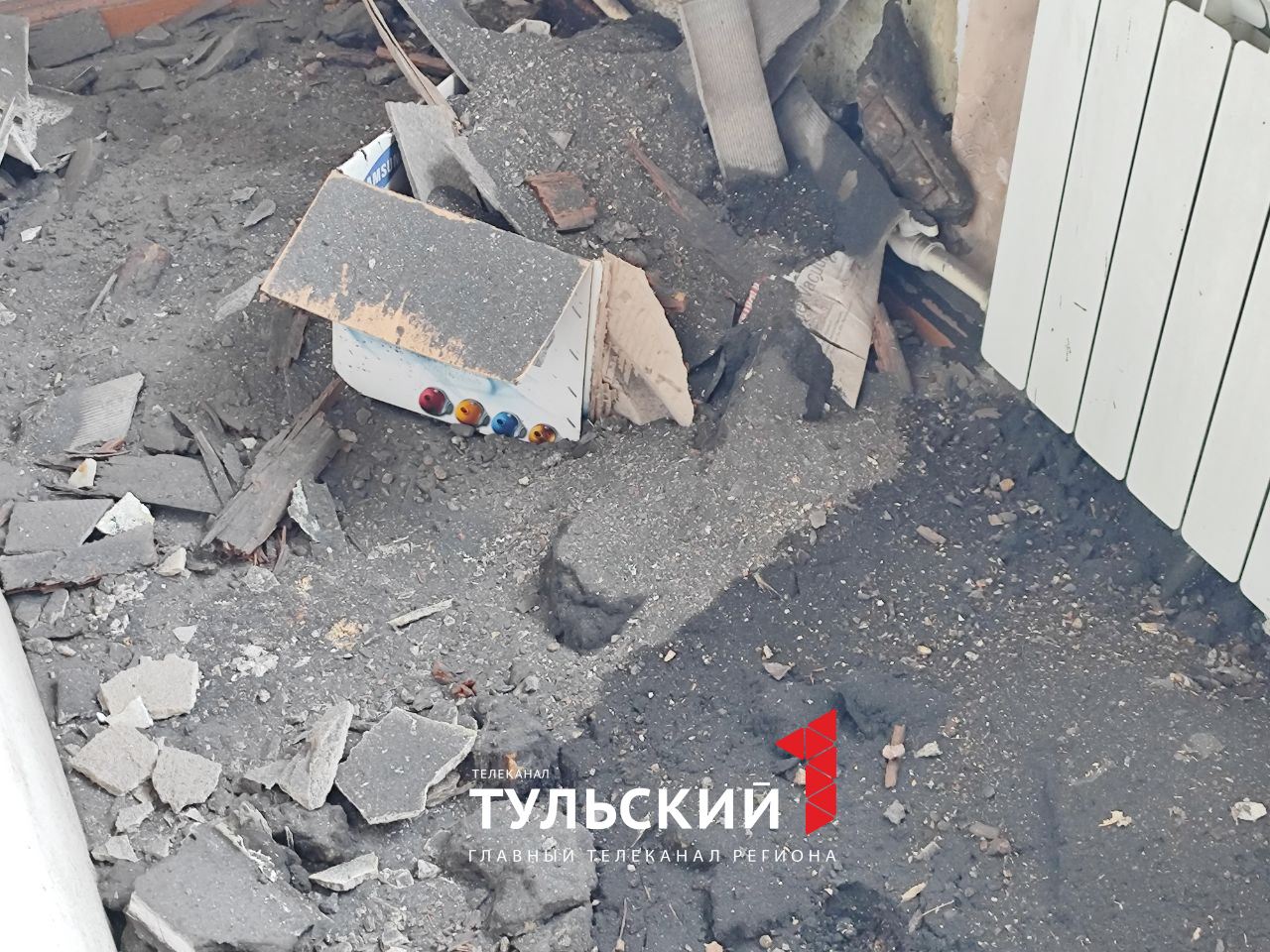 В жилом доме на Косой Горе обрушился потолок | 02.02.2024 | Тула -  БезФормата