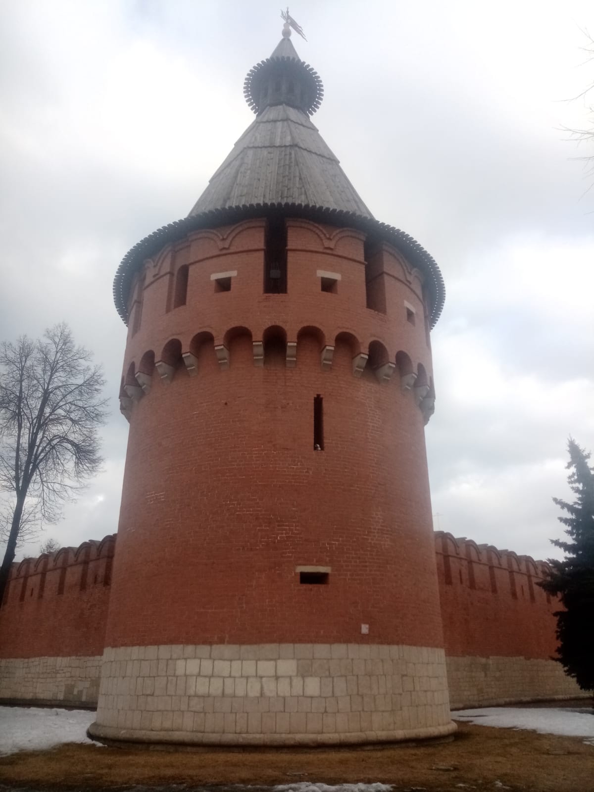 Вандалы нарисовали на стене Тульского кремля очередное граффити - Новости  Тулы и области - 1tulatv