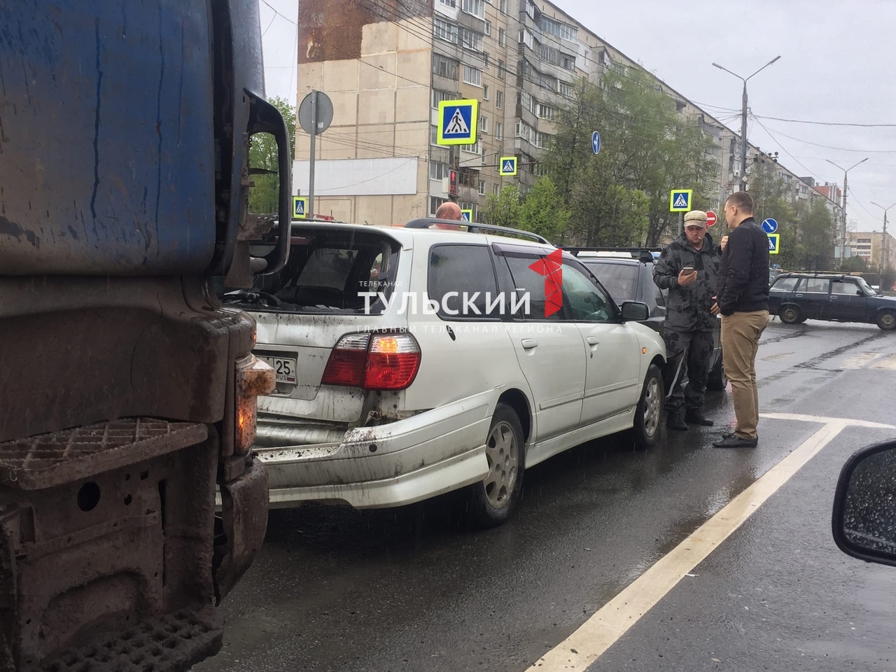 В Туле на дороге столкнулись сразу 3 машины - Новости Тулы и области -  1tulatv