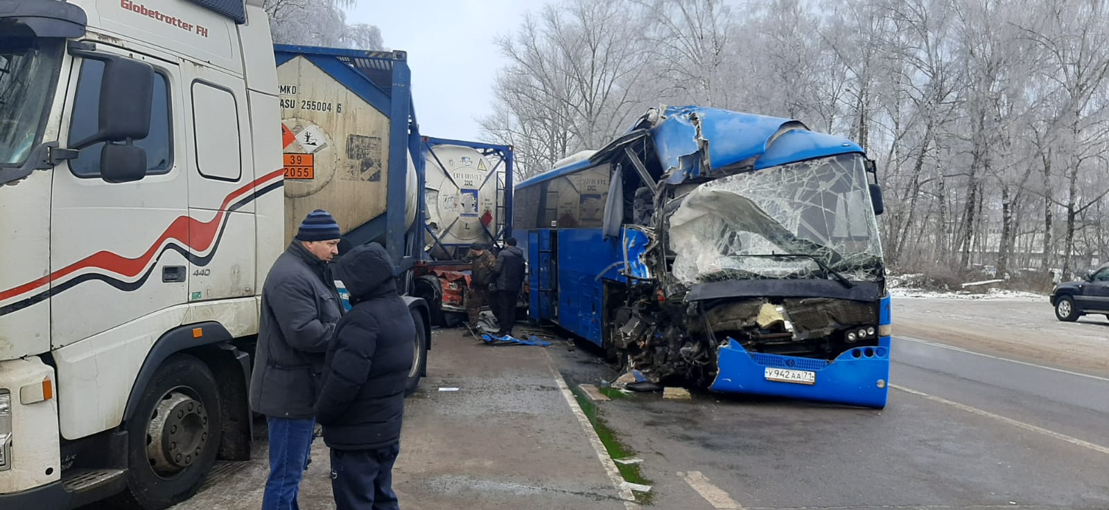 В Узловой пассажирский автобус столкнулся с грузовиком: есть пострадавшие |  30.11.2022 | Тула - БезФормата