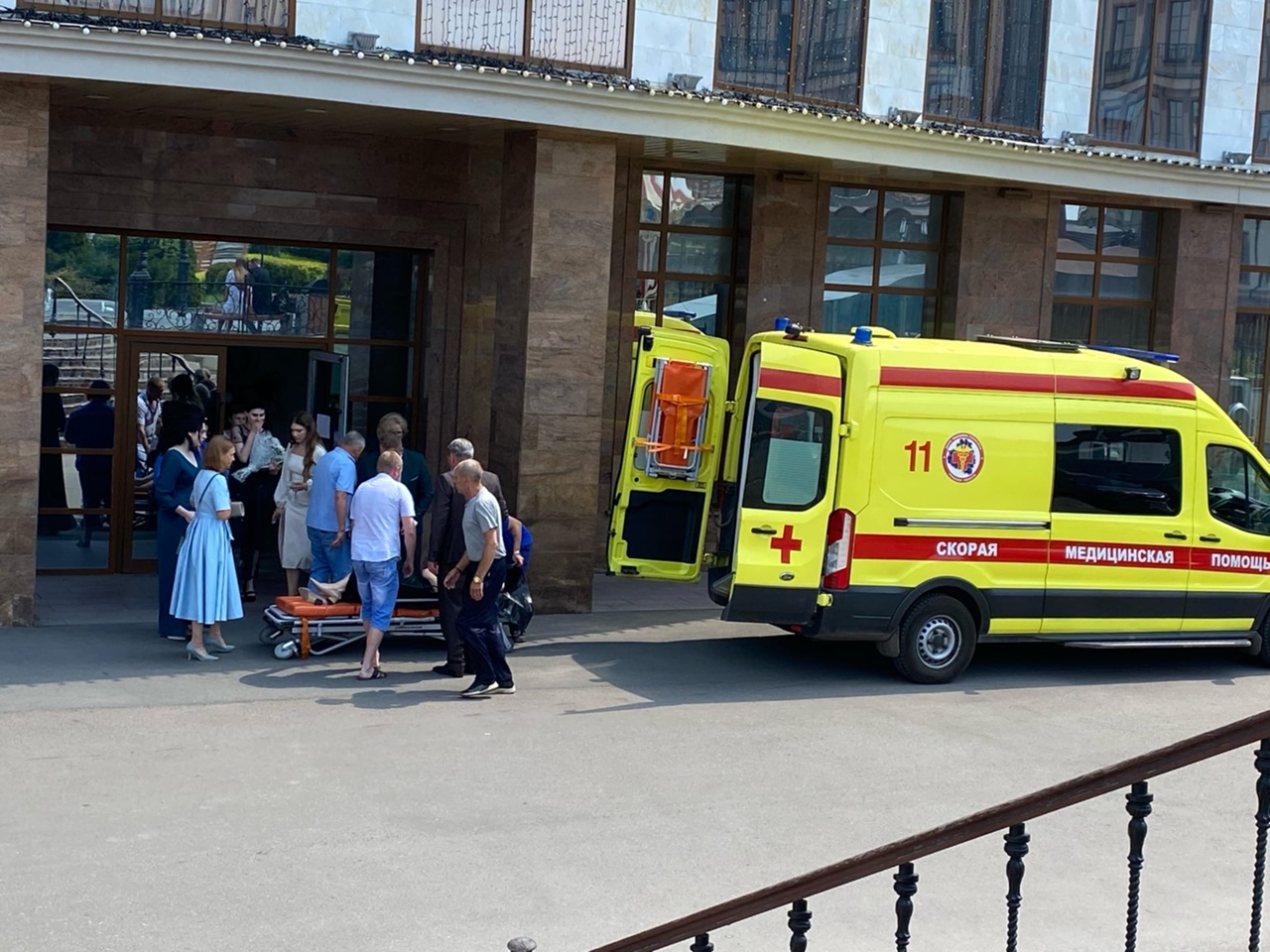 Приезд скорой. Скорая помощь. Скорая в Туле. Скорая и МЧС приехали. Фото из скорой помощи.