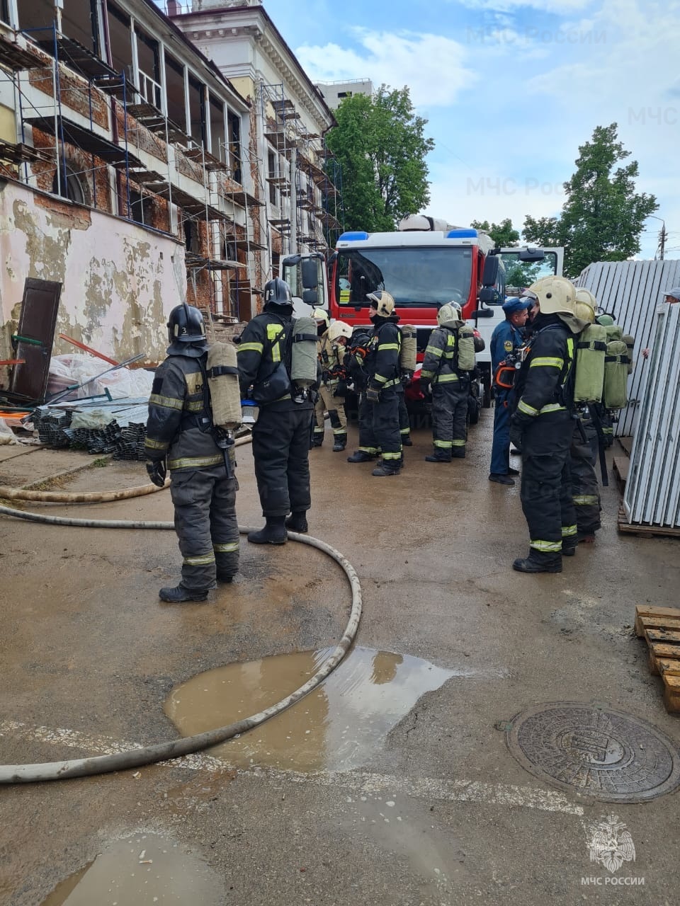 Горит машина на первомайской. Что горело в туле сегодня. Красноармейская 60 самара пожар. Что горело в туле сегодня. Фото пожара на улице яблочкова тула 2023.