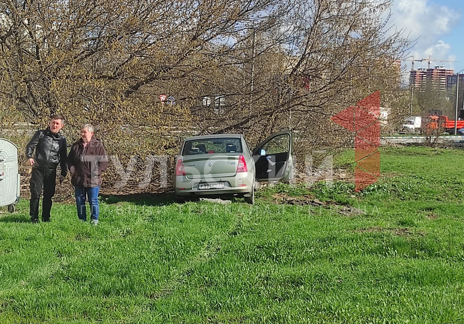 В столб и в дерево: на улице Рязанской в Туле произошла авария - Новости  Тулы и области - 1tulatv