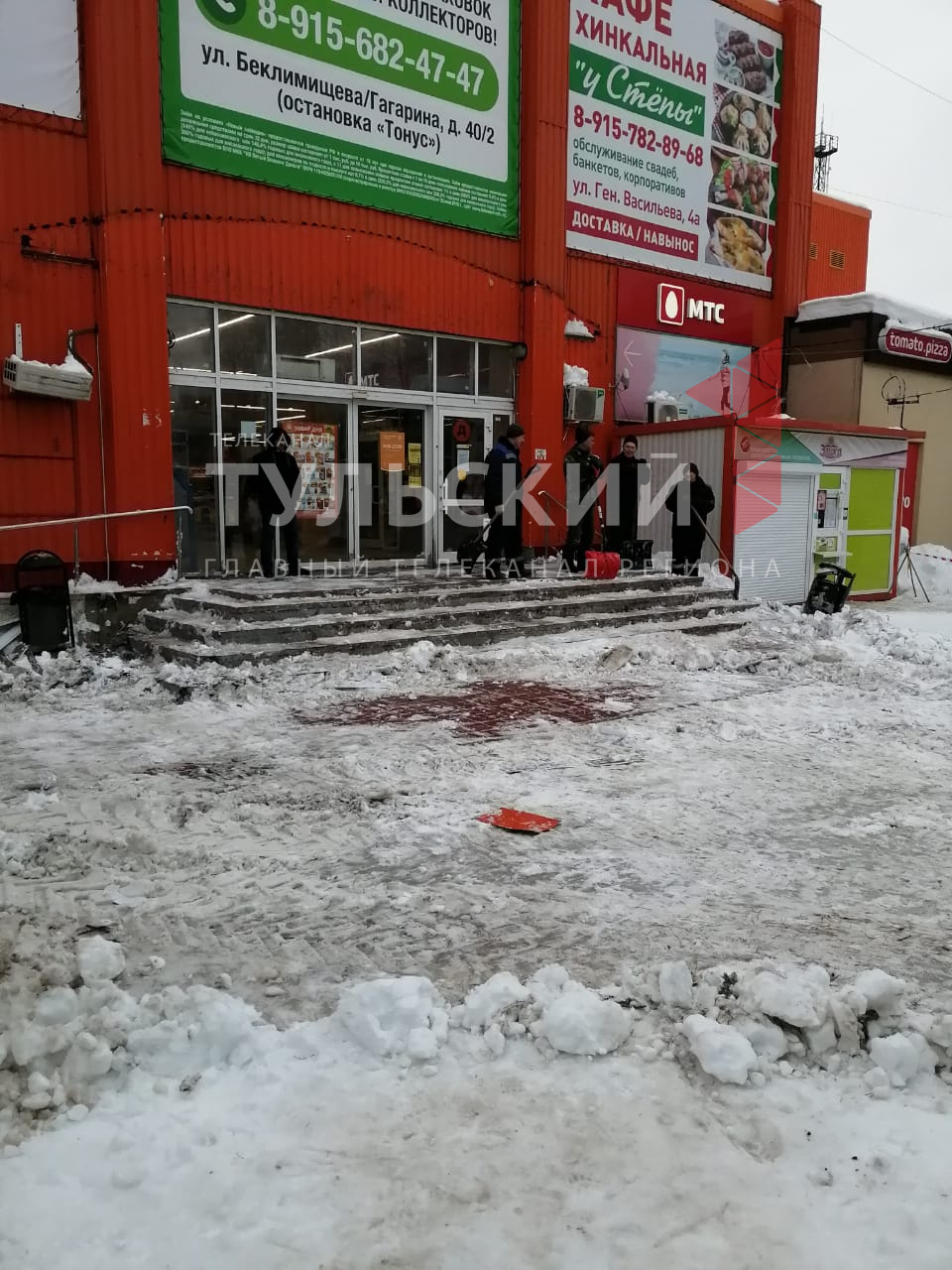 Дикси» снова открыт: у магазина в Узловой убраны обломки входа | 08.02.2022  | Тула - БезФормата