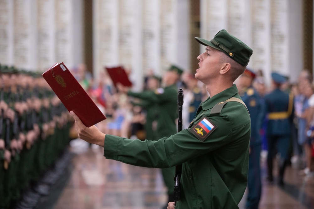 Воинскую присягу принял. Преображенский полк присяга 2022. Присяга на Поклонной горе Преображенский полк. Преображенский полк Москва присяга 2020. Преображенский полк в Москве присяга.