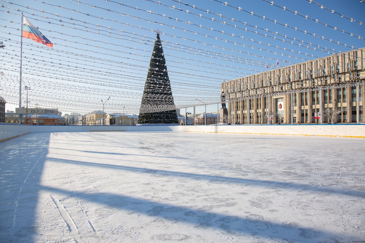 Каток тула. Каток в Туле на площади. Катки в Туле. Тула новый год. Каток вьмоскве длинный.