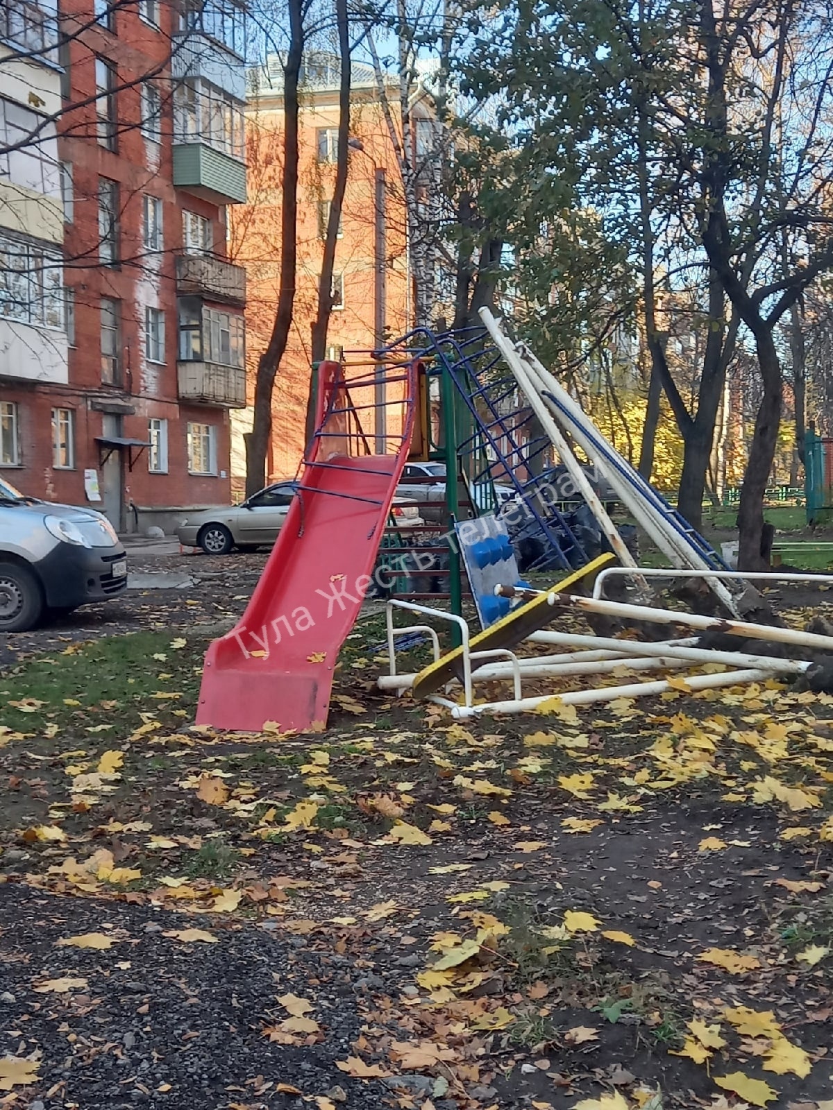 Туляки пожаловались на разобранную детскую площадку во дворе дома - Новости  Тулы и области - 1tulatv