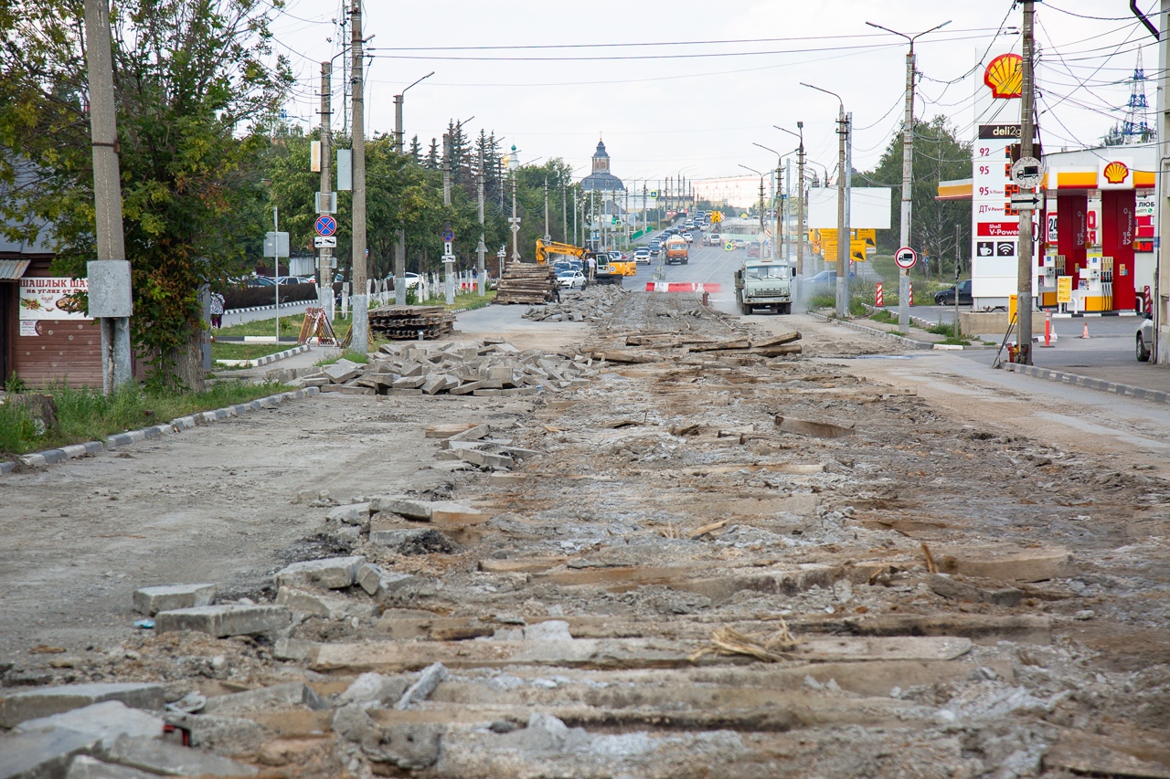 Демидовская плотина 8. Под мостом ул. Демидовская плотина, 5. Кафе под мостом Тула Демидовская плотина. Техника для ремонта трамвайных путей. Мостовая улица.