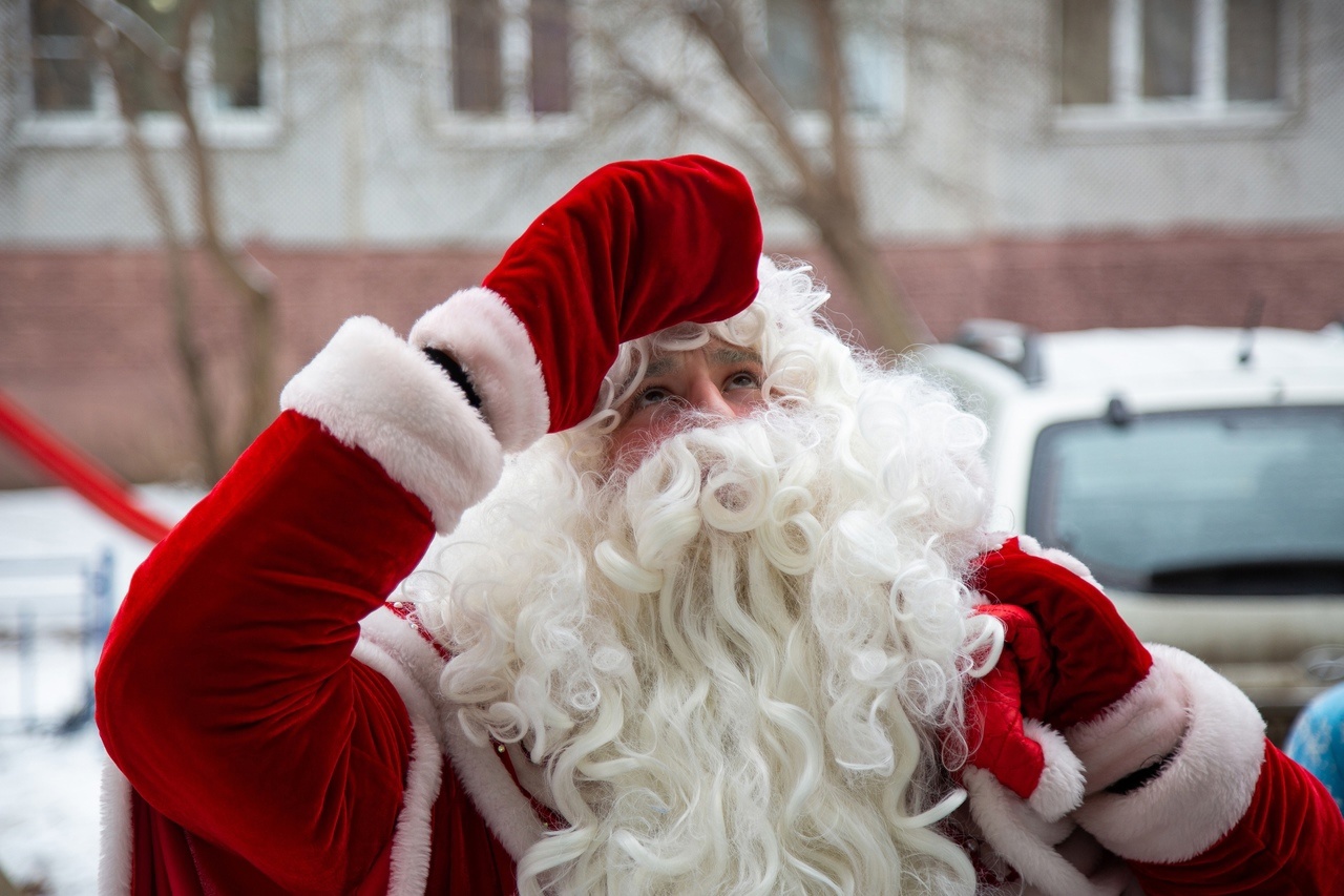 Качественный костюм и 5 полезных подарков для самого Деда Мороза