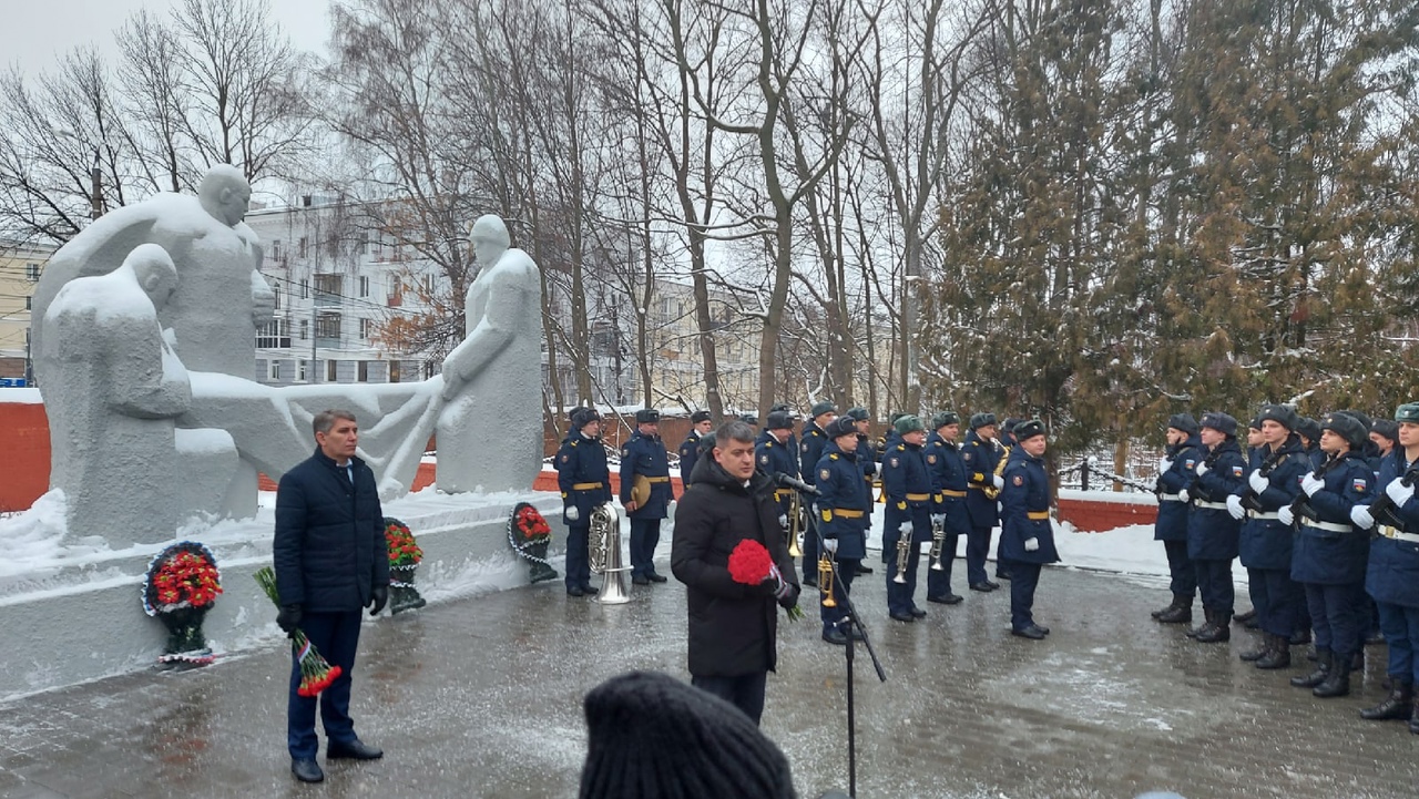 Ул тульского рабочего полка 96 3. Тульского рабочего полка 96/3. Всехсвятское кладбище Тула Братская могила. Памятник тульскому рабочему полку.