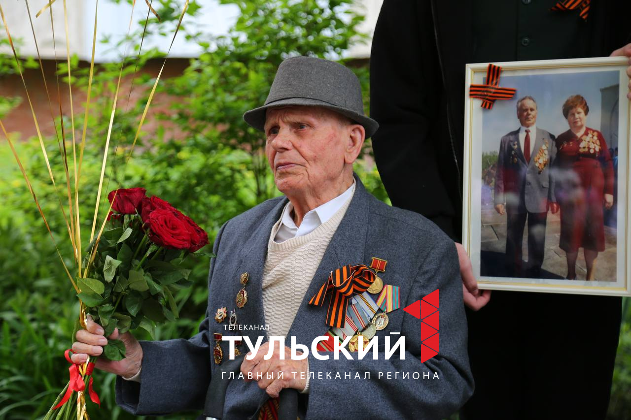 Юные туляки поздравили с Днем Победы 101-летнего ветерана Виталия  Кобылянского - Новости Тулы и области - 1tulatv