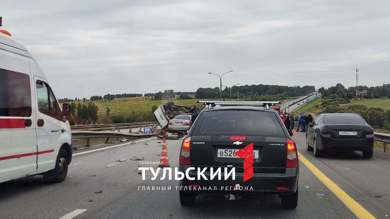 Под Новомосковском произошло массовое ДТП: одна из машин перевернулась -  Новости Тулы и области - 1tulatv