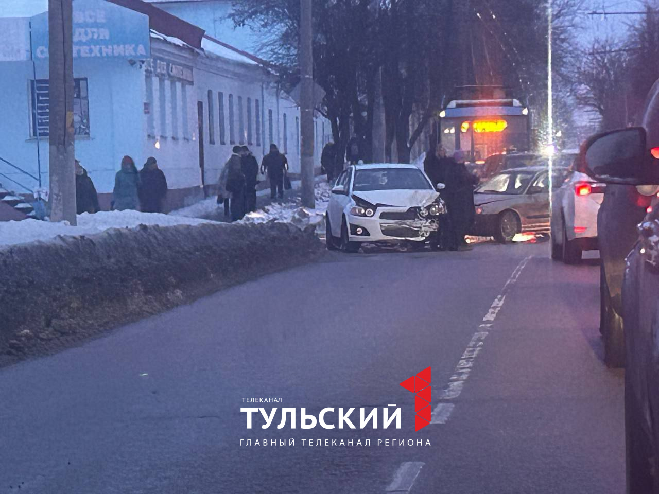 На улице Луначарского в Туле столкнулись две иномарки | 31.01.2024 | Тула -  БезФормата