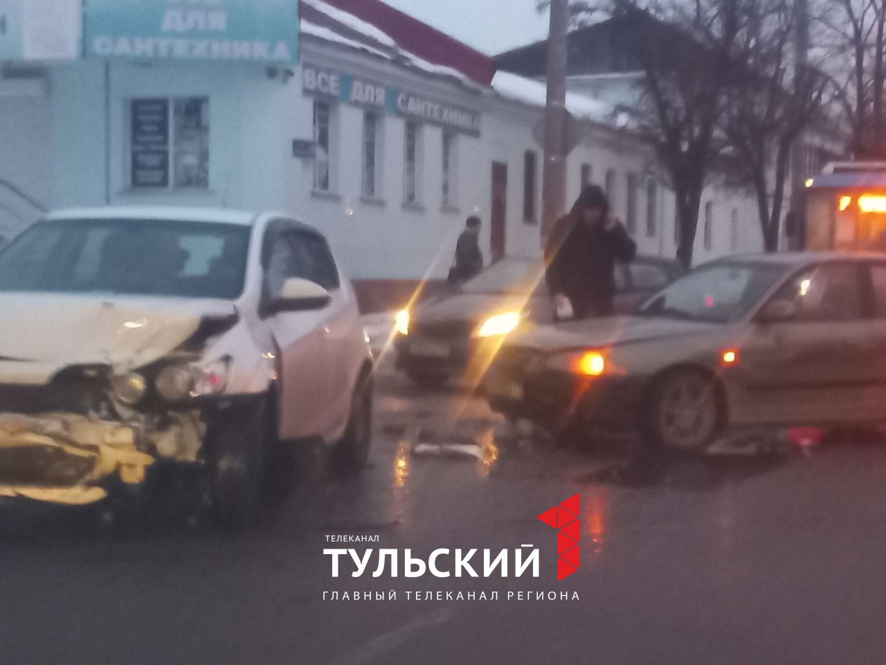 На улице Луначарского в Туле столкнулись две иномарки | 31.01.2024 | Тула -  БезФормата