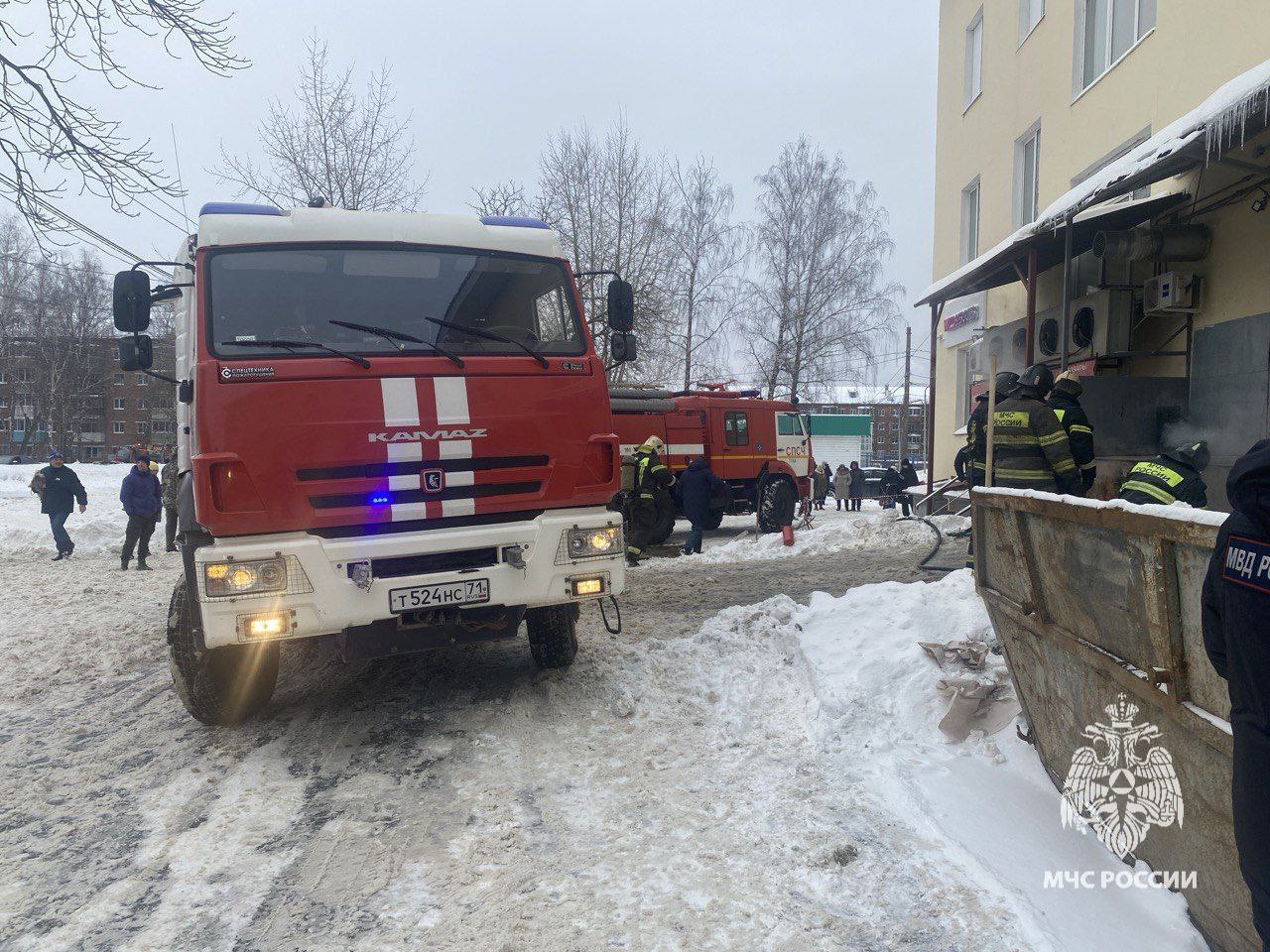 В Туле загорелся ТЦ 