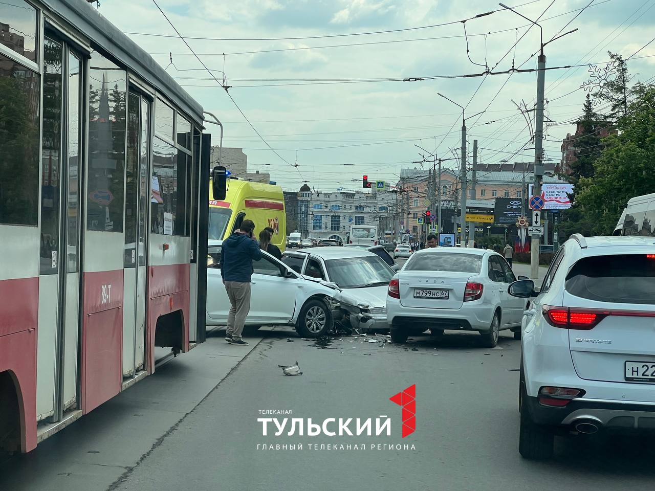 В массовом ДТП на улице Советской в Туле пострадала женщина - Новости Тулы  и области - 1tulatv