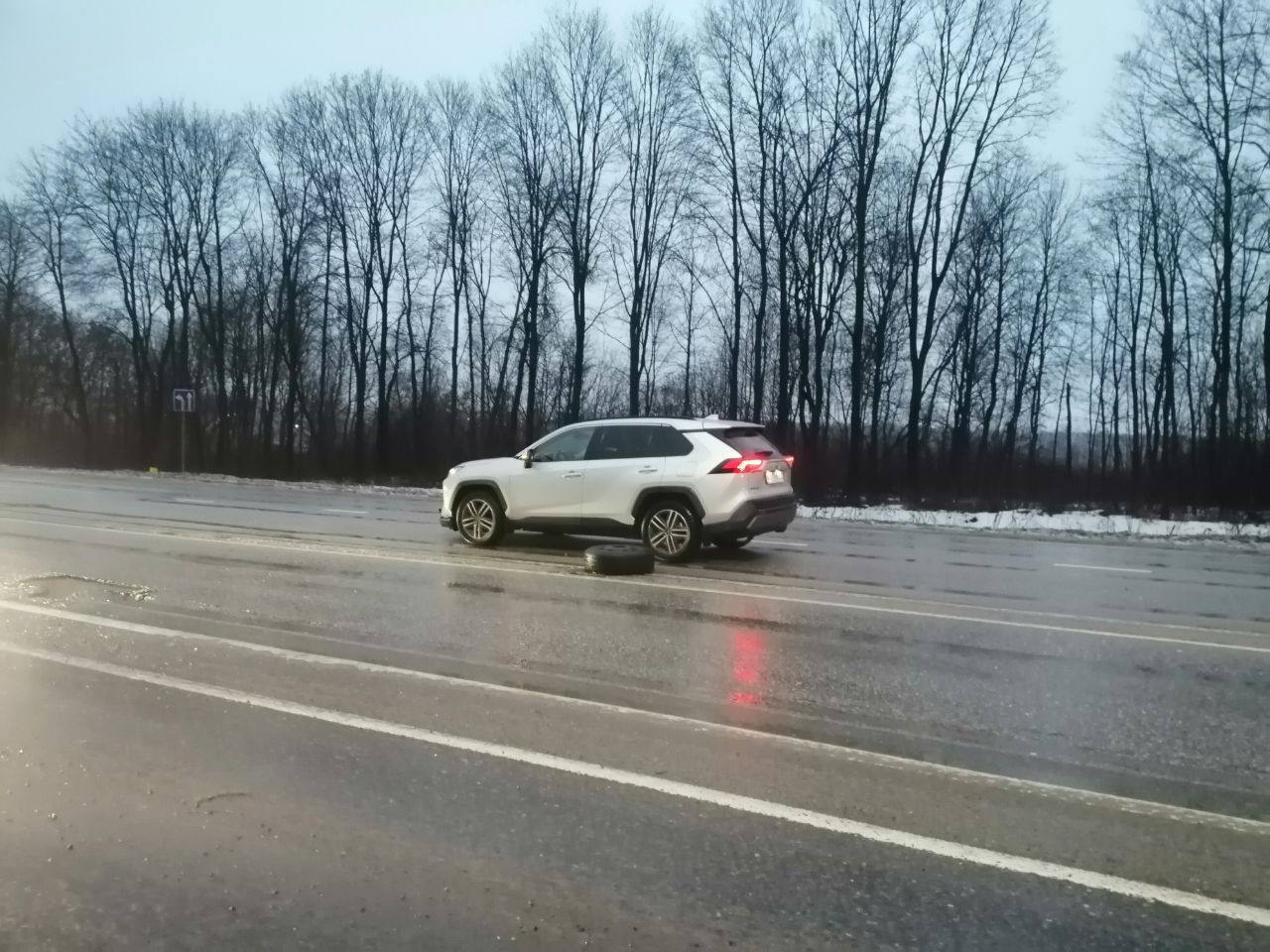 В Туле на Новомосковском шоссе у пассажирского автобуса слетело колесо -  Новости Тулы и области - 1tulatv