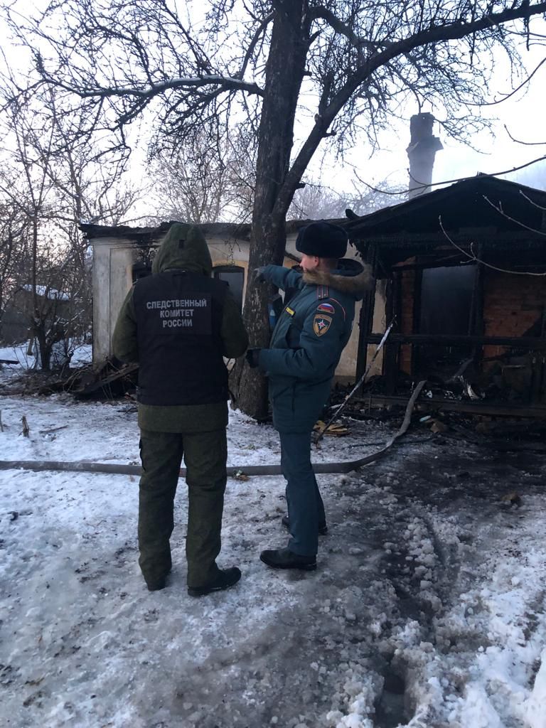 Следком выясняет причину гибели двух человек на пожаре в Плавском районе |  22.02.2023 | Тула - БезФормата