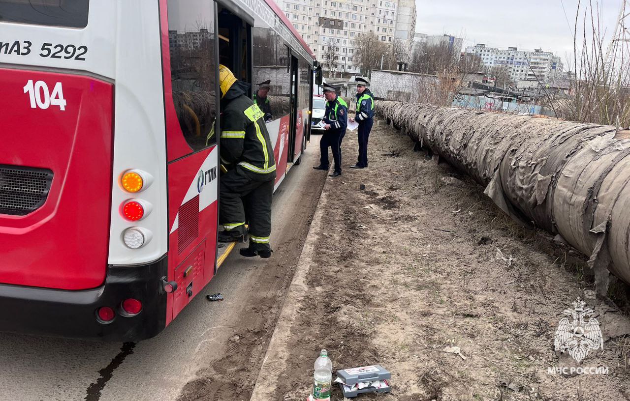 Тульские спасатели помогли пострадавшему в ДТП с автобусом - Новости Тулы и  области - 1tulatv