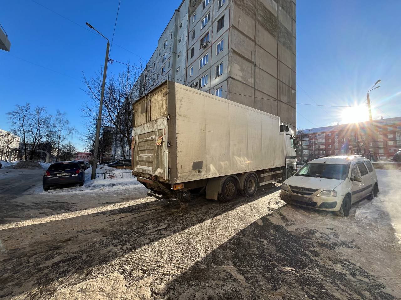 В Туле на улице Октябрьской тягач сбил пенсионерку - Новости Тулы и области  - 1tulatv