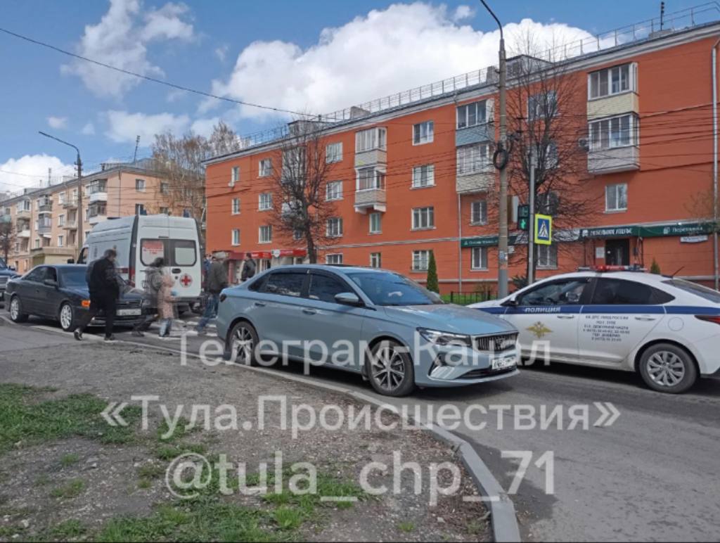 Машина скорой помощи попала в аварию на улице Кутузова в Туле - Новости  Тулы и области - 1tulatv