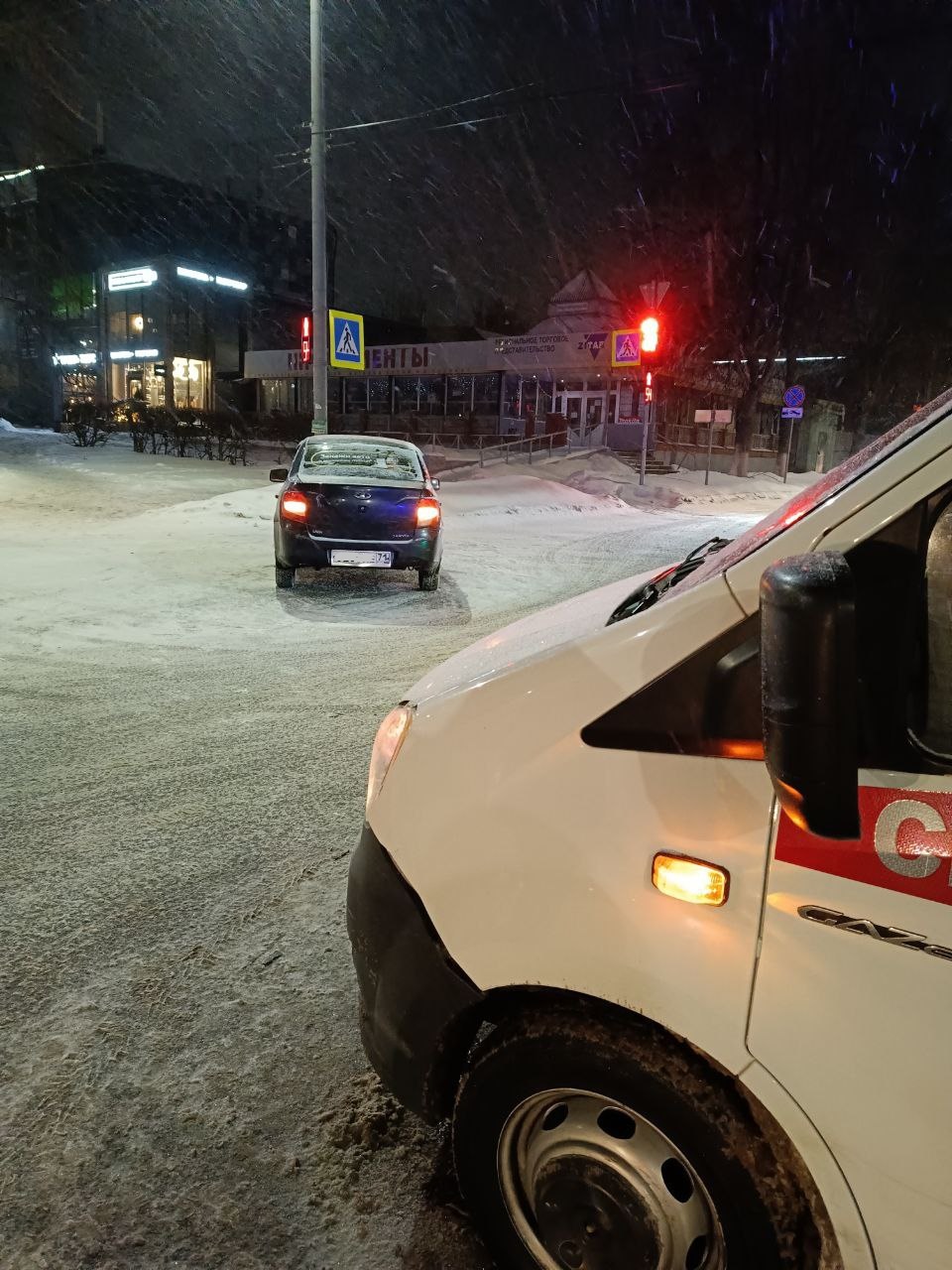 На улице Лейтейзена в Туле машина скорой помощи попала в ДТП - Новости Тулы  и области - 1tulatv